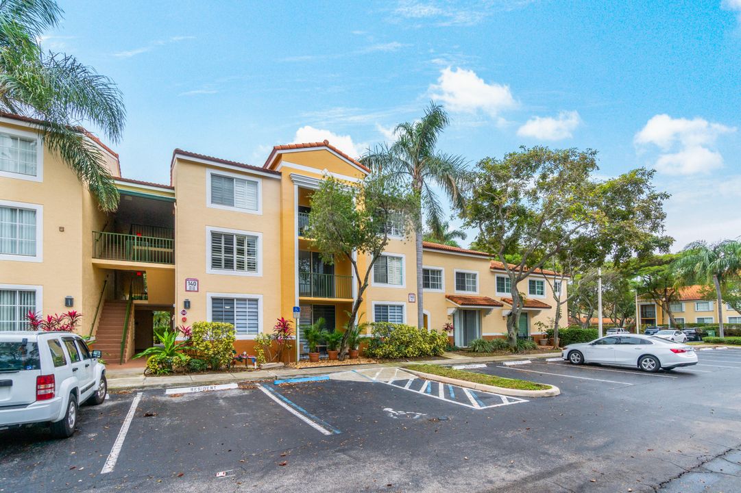 Active With Contract: $4,300 (2 beds, 2 baths, 1105 Square Feet)