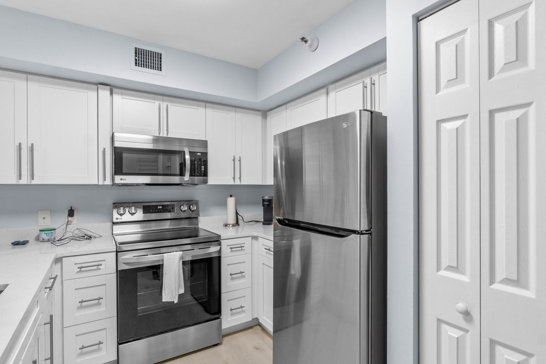 Active With Contract: $4,300 (2 beds, 2 baths, 1105 Square Feet)