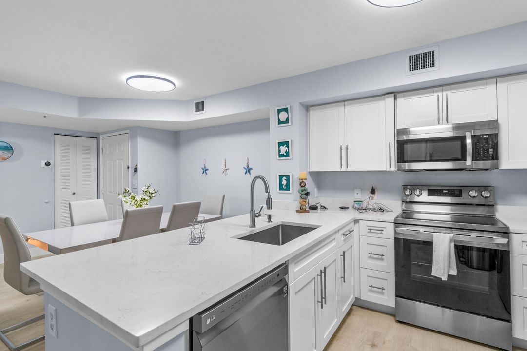 Active With Contract: $4,300 (2 beds, 2 baths, 1105 Square Feet)