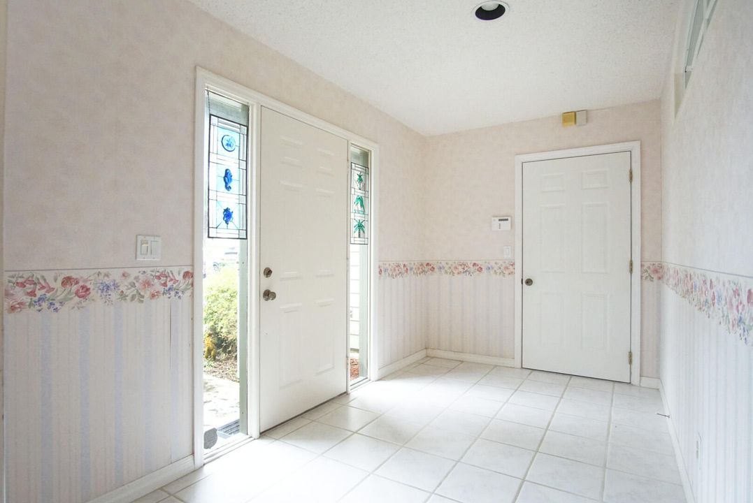 For Sale: $329,900 (2 beds, 2 baths, 1598 Square Feet)
