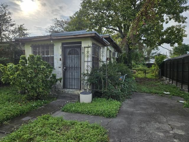 Recently Sold: $249,900 (2 beds, 1 baths, 816 Square Feet)