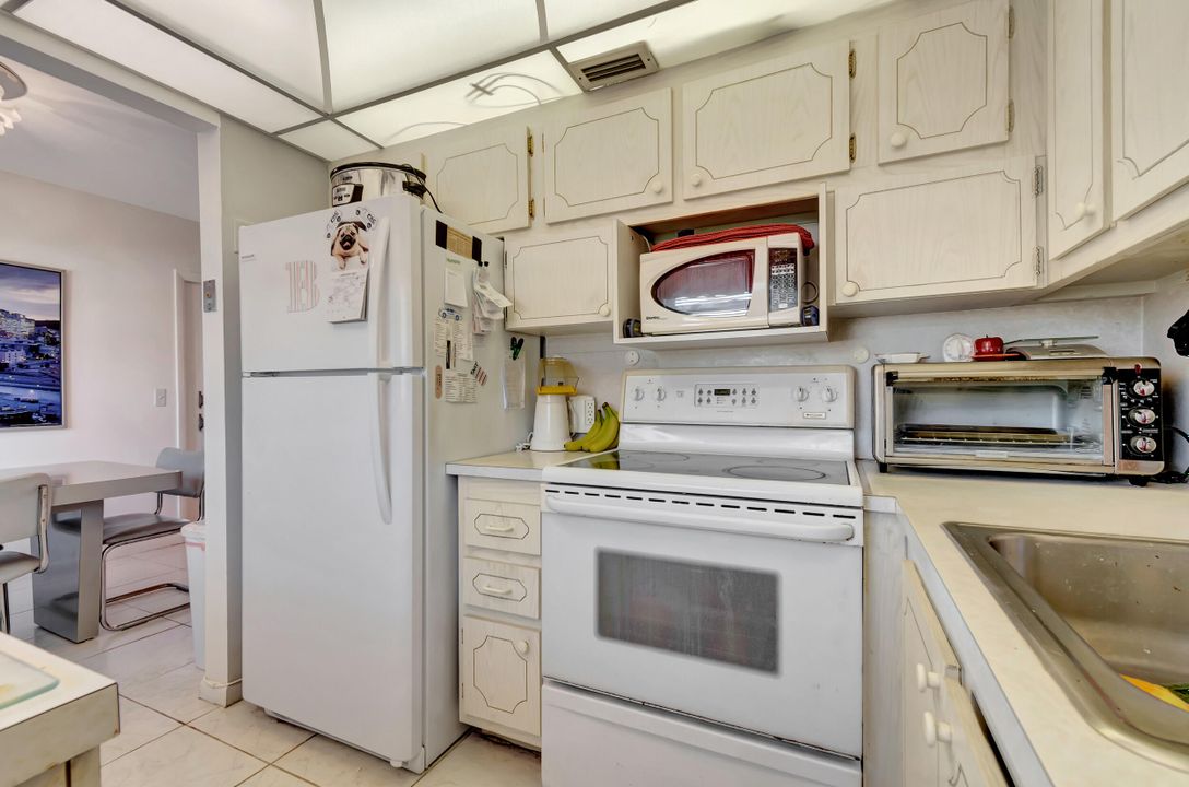 For Sale: $135,000 (2 beds, 1 baths, 840 Square Feet)