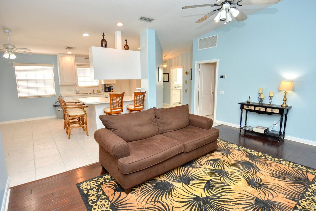 For Sale: $419,900 (2 beds, 2 baths, 1528 Square Feet)