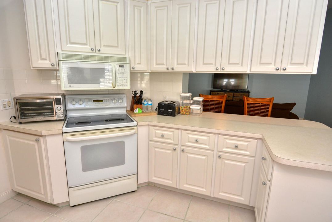 For Sale: $419,900 (2 beds, 2 baths, 1528 Square Feet)