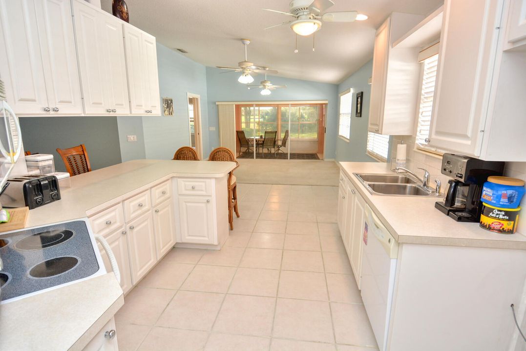 For Sale: $419,900 (2 beds, 2 baths, 1528 Square Feet)