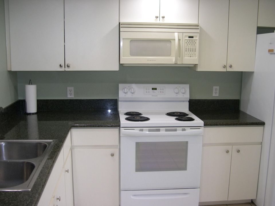 For Sale: $180,000 (2 beds, 2 baths, 1417 Square Feet)