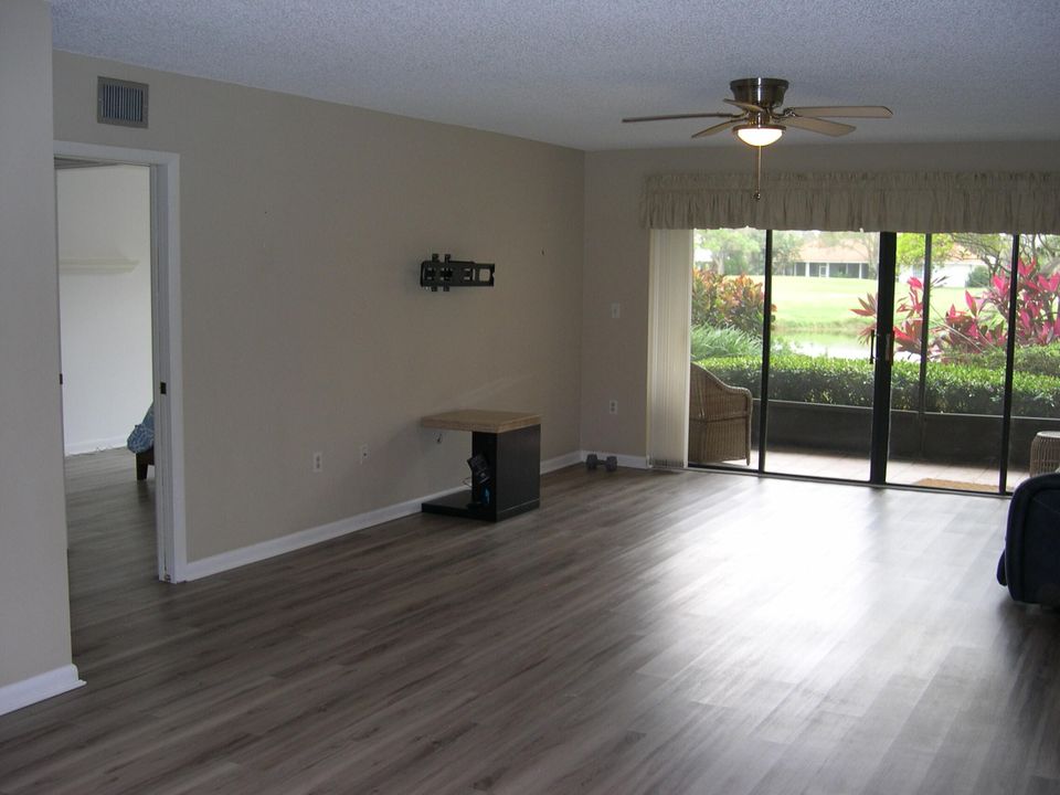 For Sale: $180,000 (2 beds, 2 baths, 1417 Square Feet)