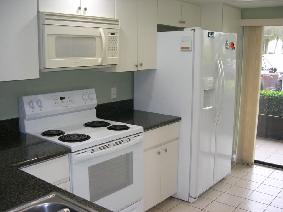 For Sale: $180,000 (2 beds, 2 baths, 1417 Square Feet)