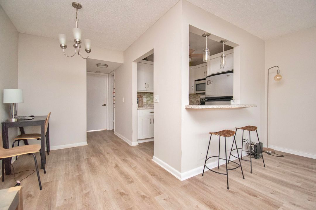 For Sale: $122,500 (1 beds, 1 baths, 585 Square Feet)