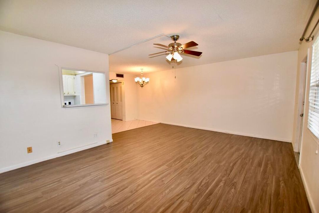 Active With Contract: $79,900 (1 beds, 1 baths, 720 Square Feet)