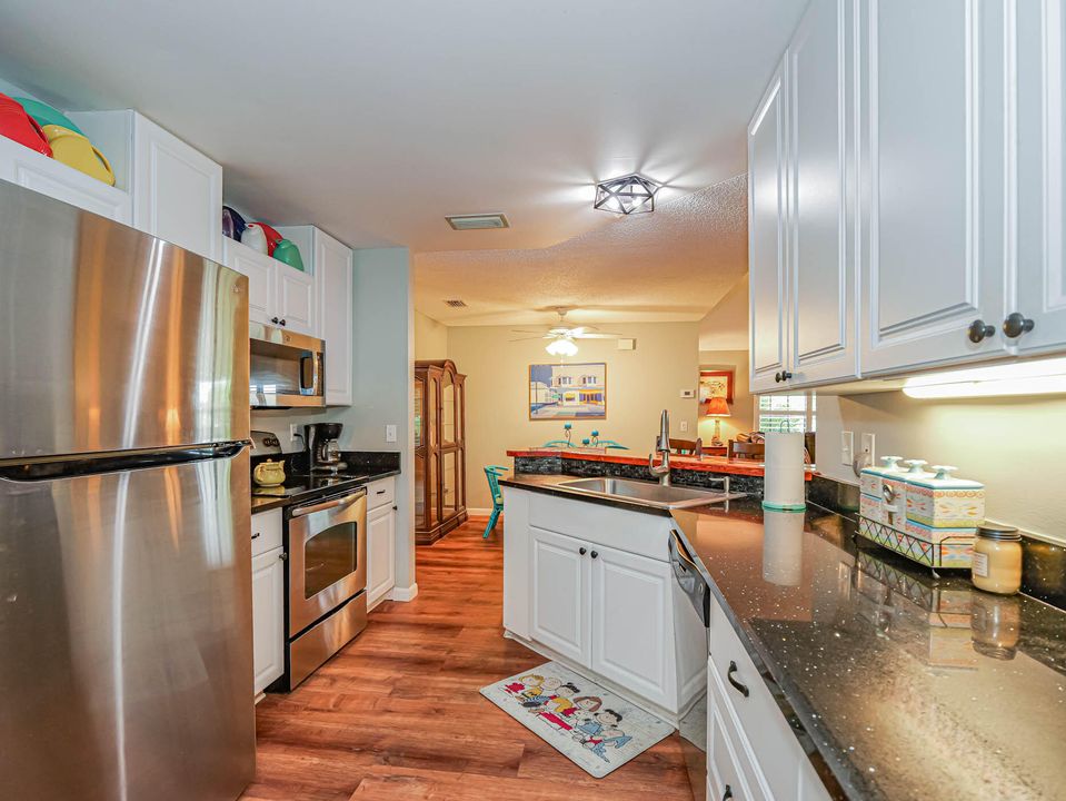 Active With Contract: $394,900 (3 beds, 2 baths, 1480 Square Feet)