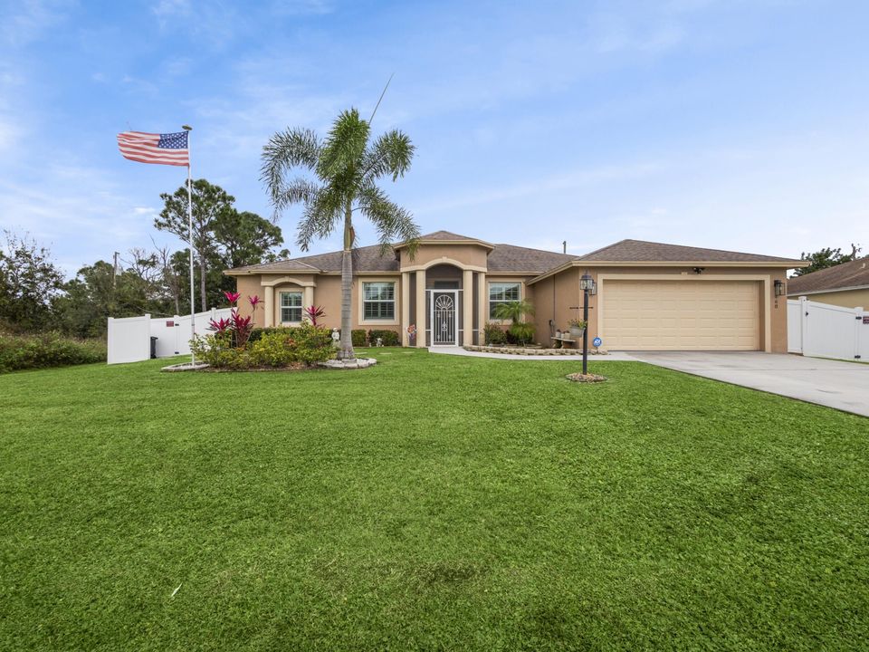 Недавно продано: $589,900 (4 спален, 3 ванн, 2263 Квадратных фут)