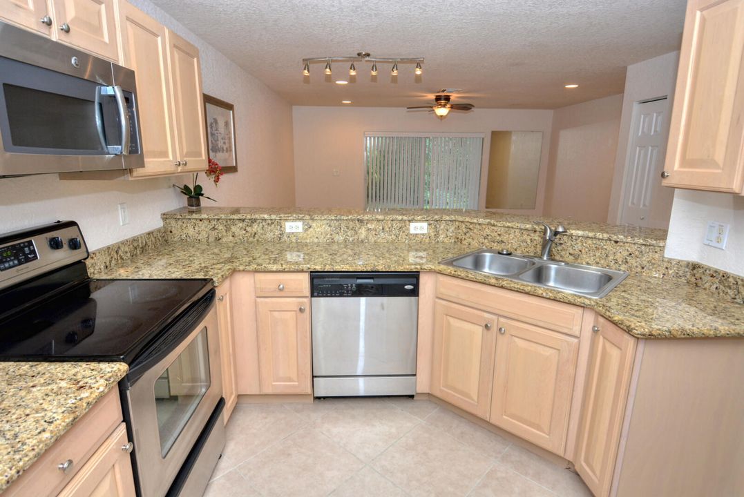 For Sale: $289,900 (2 beds, 2 baths, 1280 Square Feet)
