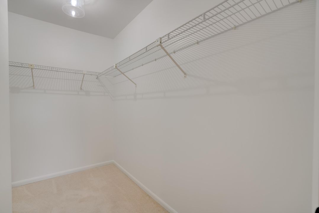 Active With Contract: $1,950 (2 beds, 2 baths, 1177 Square Feet)