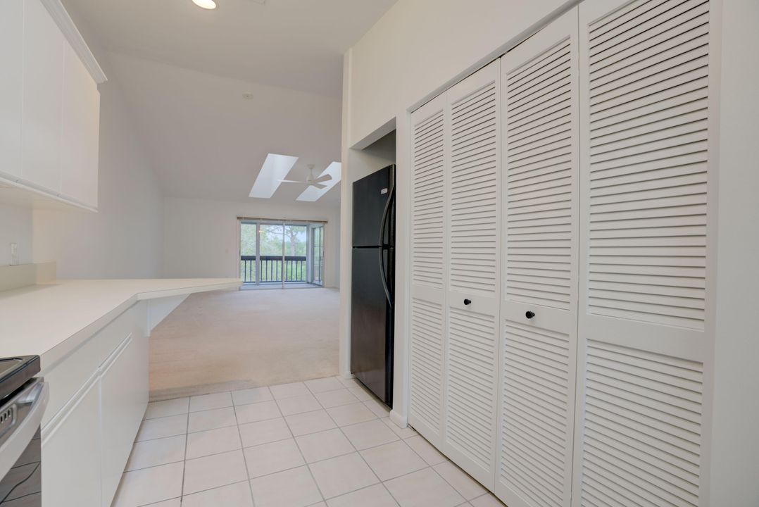 Active With Contract: $1,950 (2 beds, 2 baths, 1177 Square Feet)