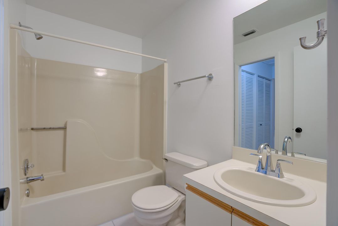 Active With Contract: $1,950 (2 beds, 2 baths, 1177 Square Feet)