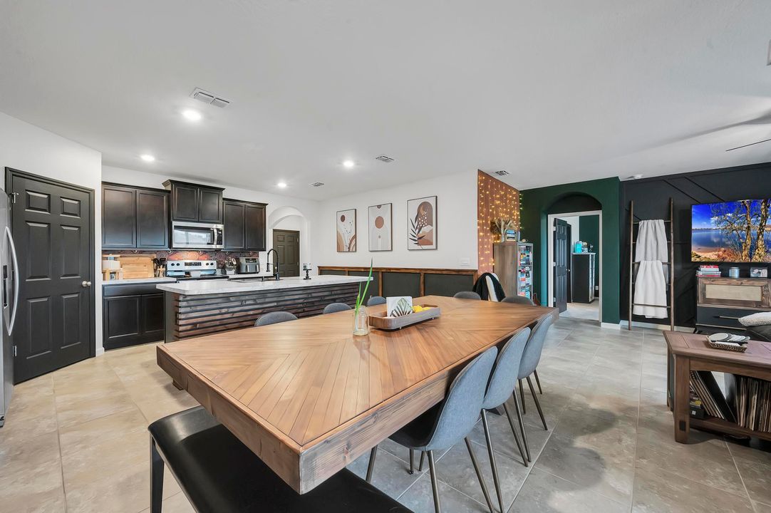 For Sale: $415,000 (4 beds, 2 baths, 1846 Square Feet)