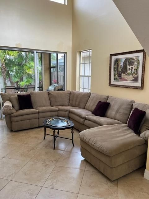 Active With Contract: $6,000 (3 beds, 3 baths, 2535 Square Feet)