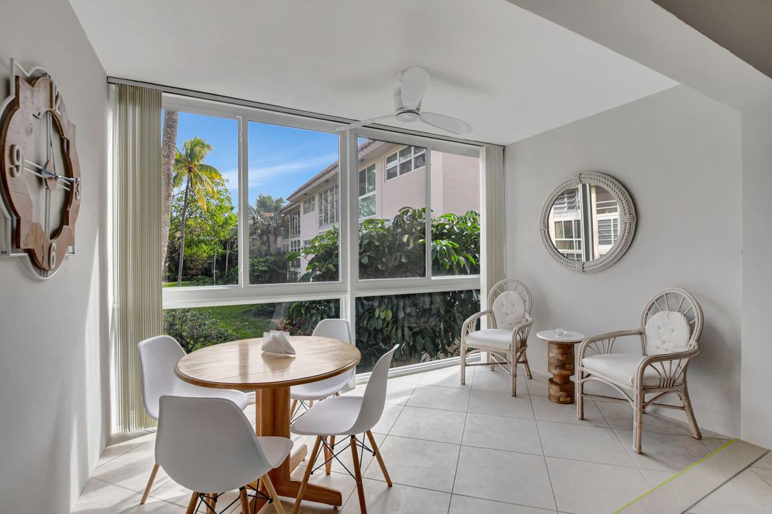 Active With Contract: $239,400 (2 beds, 2 baths, 1014 Square Feet)