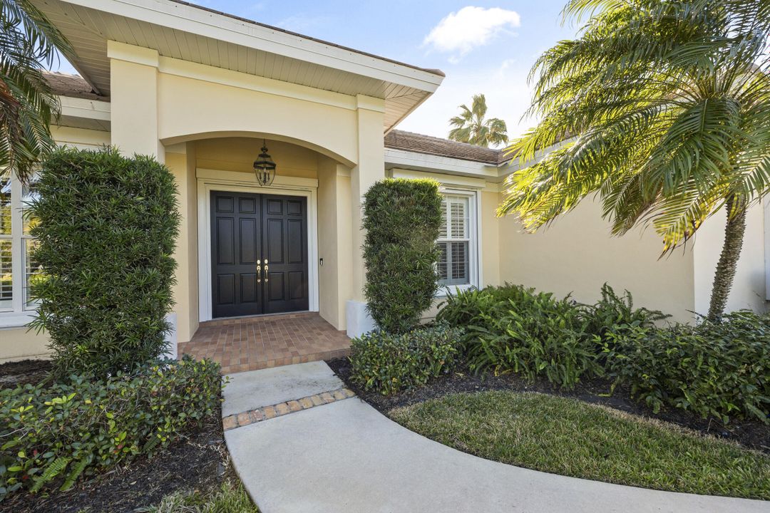 Active With Contract: $1,600,000 (3 beds, 2 baths, 2629 Square Feet)