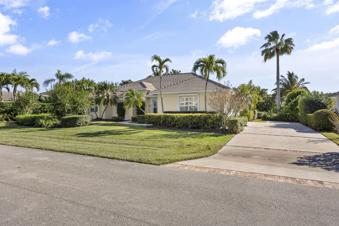 Active With Contract: $1,600,000 (3 beds, 2 baths, 2629 Square Feet)