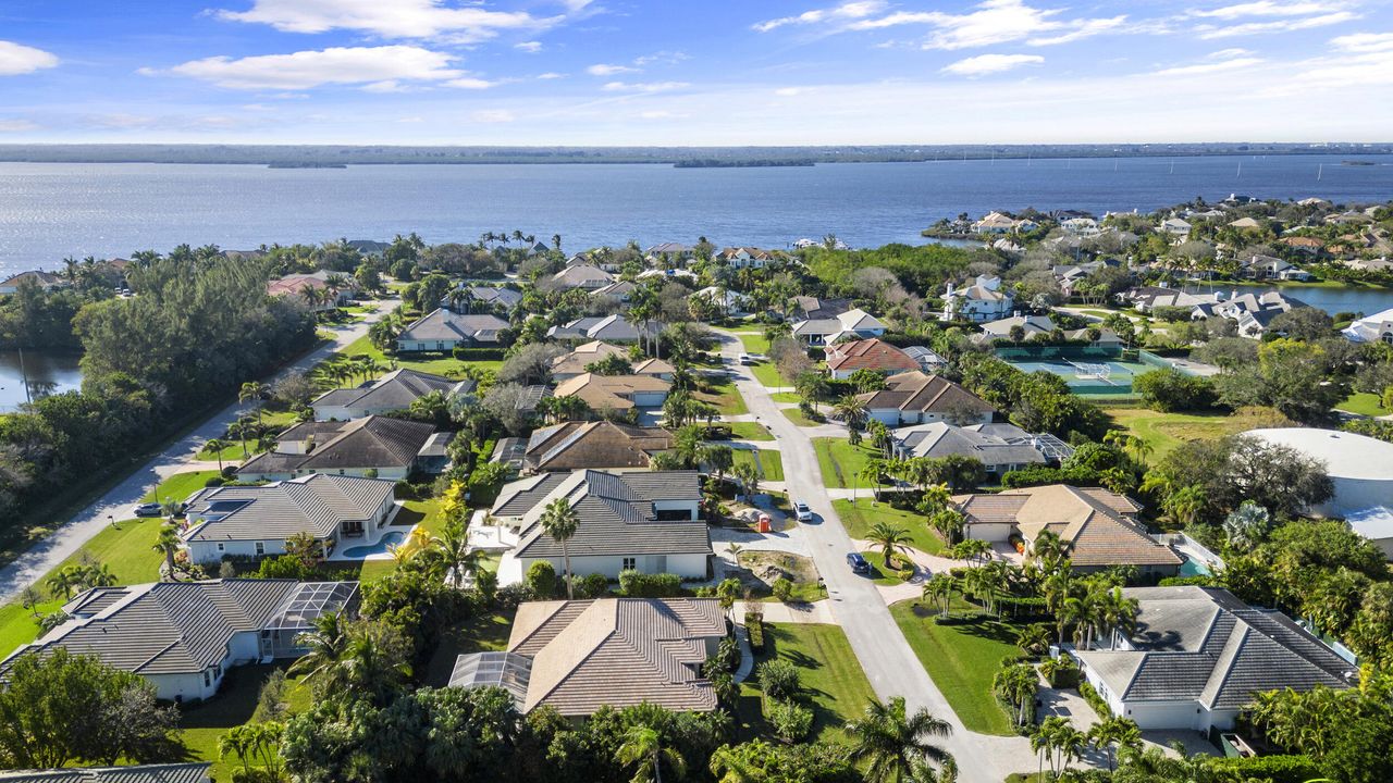 Active With Contract: $1,600,000 (3 beds, 2 baths, 2629 Square Feet)