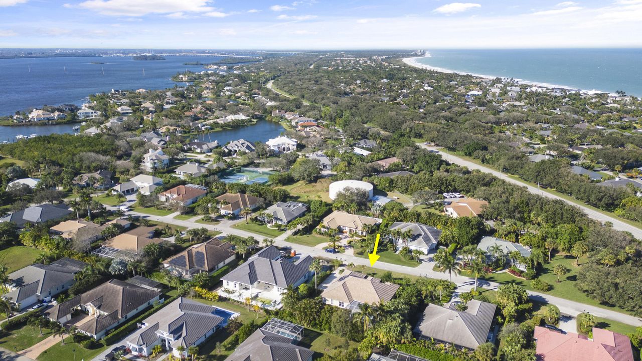 Active With Contract: $1,600,000 (3 beds, 2 baths, 2629 Square Feet)