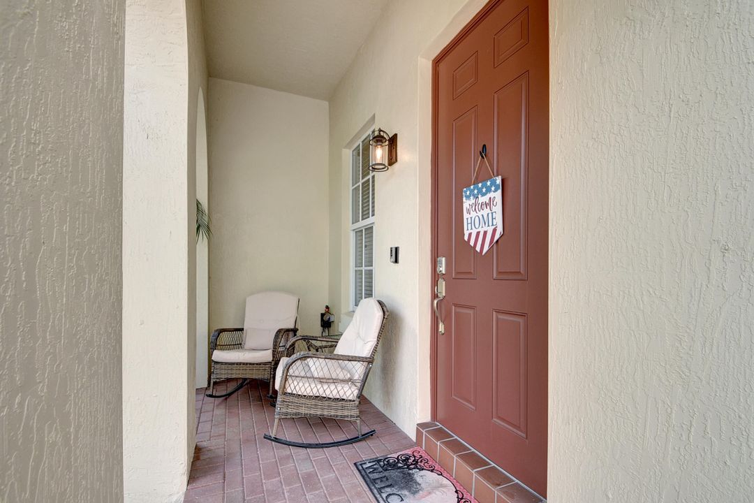 For Sale: $440,000 (3 beds, 2 baths, 1913 Square Feet)