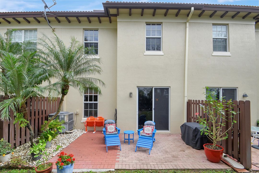 For Sale: $440,000 (3 beds, 2 baths, 1913 Square Feet)