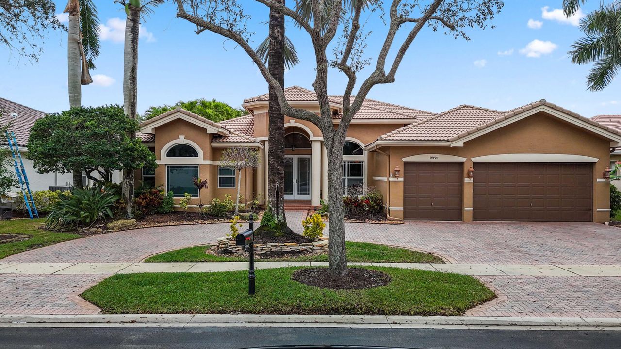 Recently Sold: $1,150,000 (5 beds, 3 baths, 3544 Square Feet)