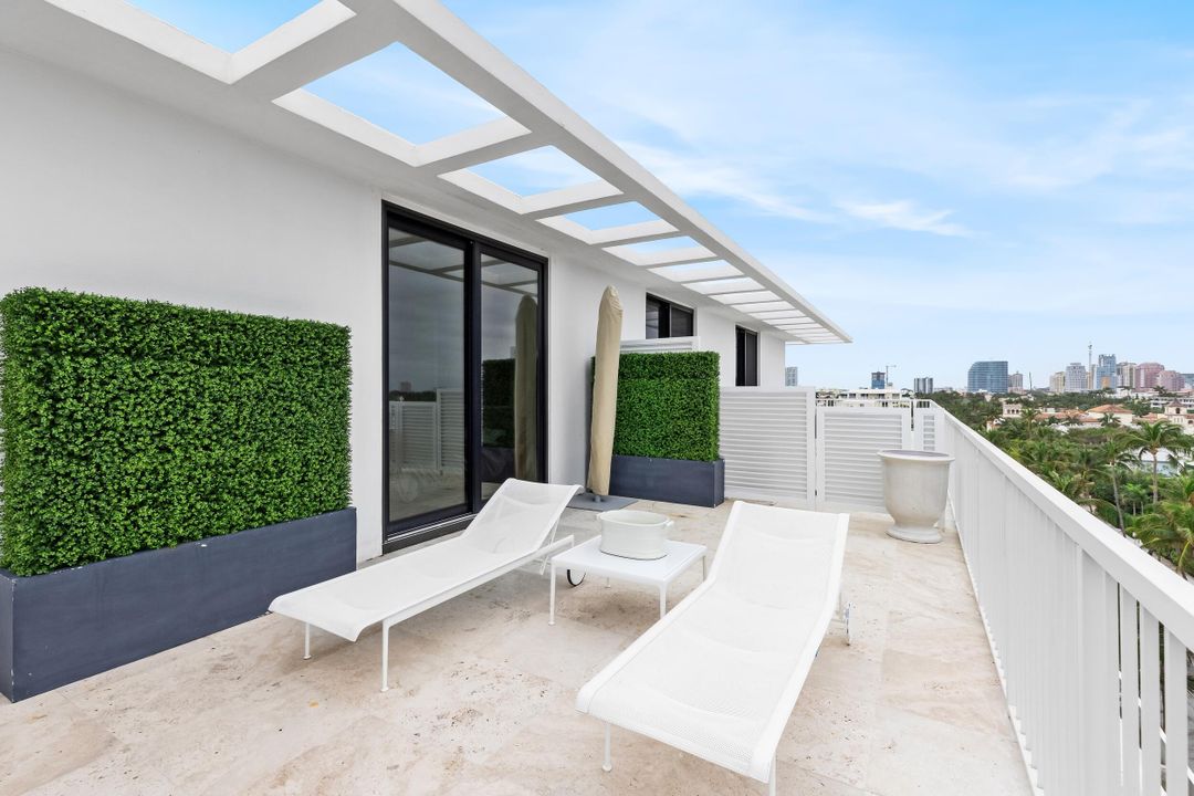 Active With Contract: $6,950,000 (2 beds, 2 baths, 2003 Square Feet)