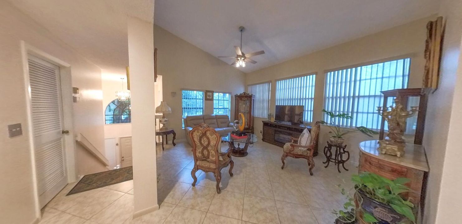 For Sale: $329,000 (2 beds, 2 baths, 1750 Square Feet)