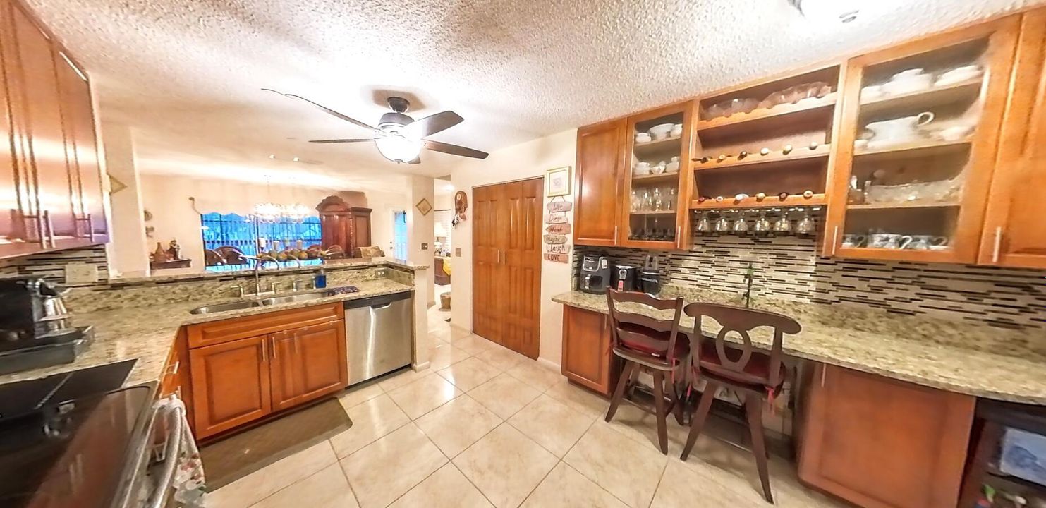For Sale: $325,000 (2 beds, 2 baths, 1750 Square Feet)