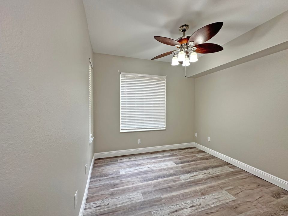 Active With Contract: $274,900 (3 beds, 2 baths, 1467 Square Feet)