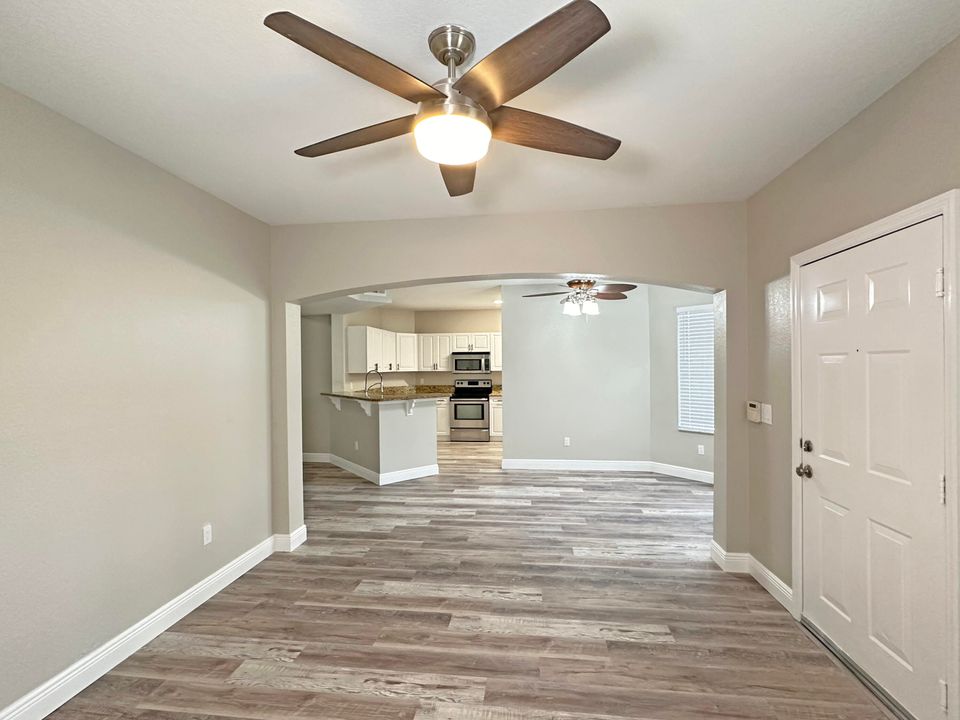 Active With Contract: $274,900 (3 beds, 2 baths, 1467 Square Feet)