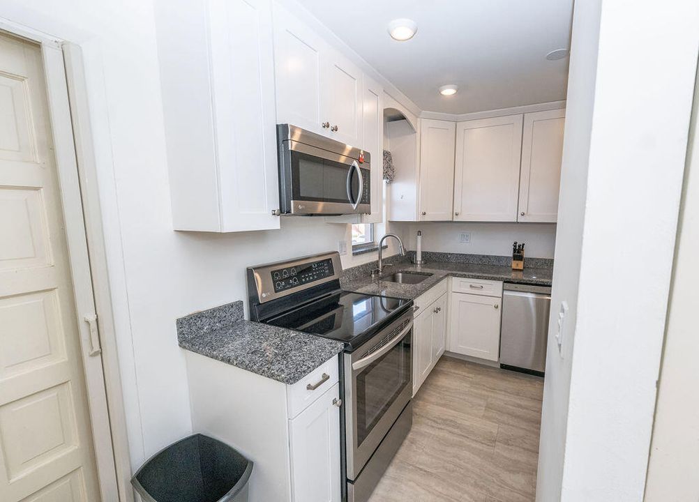 For Sale: $109,000 (2 beds, 2 baths, 878 Square Feet)