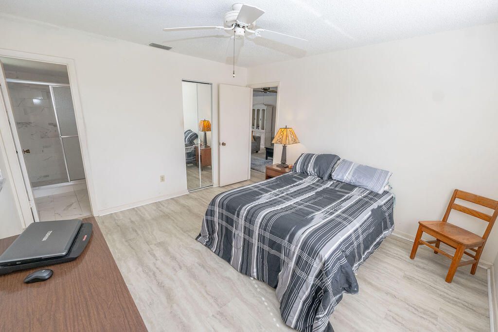 For Sale: $109,000 (2 beds, 2 baths, 878 Square Feet)