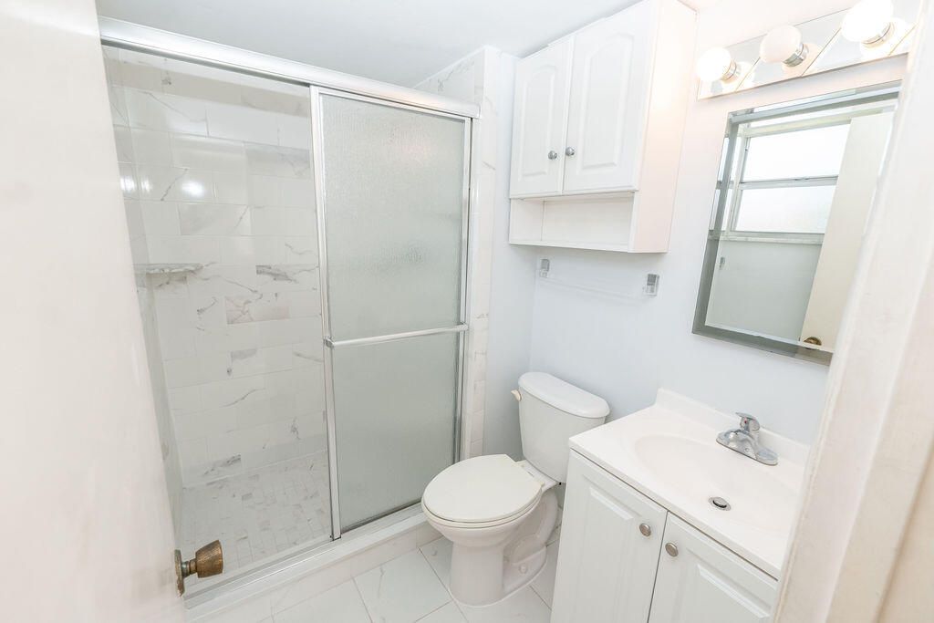 For Sale: $109,000 (2 beds, 2 baths, 878 Square Feet)