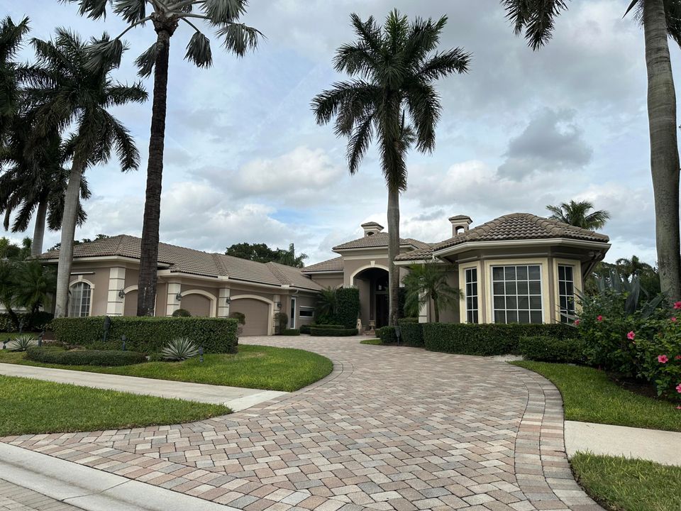 Recently Sold: $5,199,000 (4 beds, 4 baths, 5891 Square Feet)