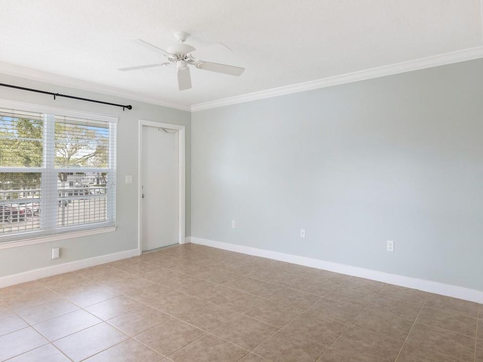For Sale: $226,825 (2 beds, 2 baths, 1000 Square Feet)