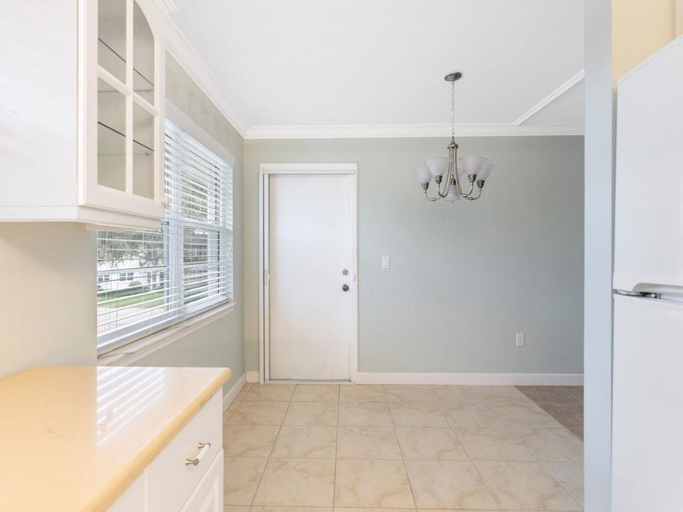 For Sale: $226,825 (2 beds, 2 baths, 1000 Square Feet)