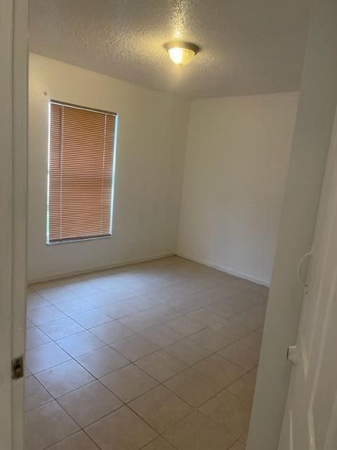 For Rent: $1,700 (3 beds, 2 baths, 1143 Square Feet)