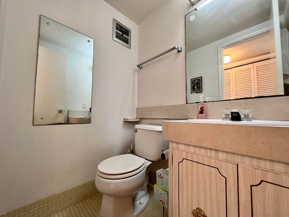 For Sale: $95,000 (1 beds, 1 baths, 646 Square Feet)