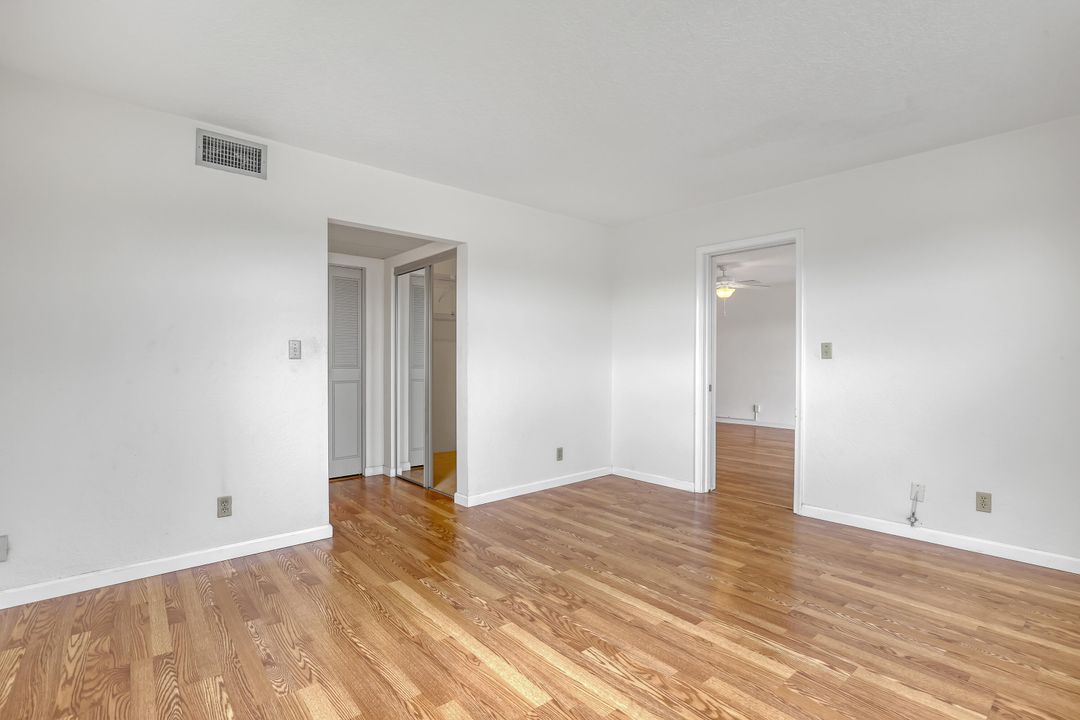 For Sale: $159,000 (2 beds, 2 baths, 894 Square Feet)