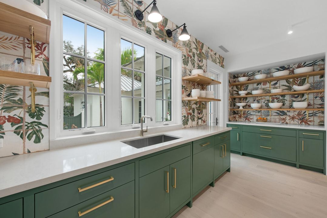 Active With Contract: $4,995,000 (4 beds, 3 baths, 3592 Square Feet)