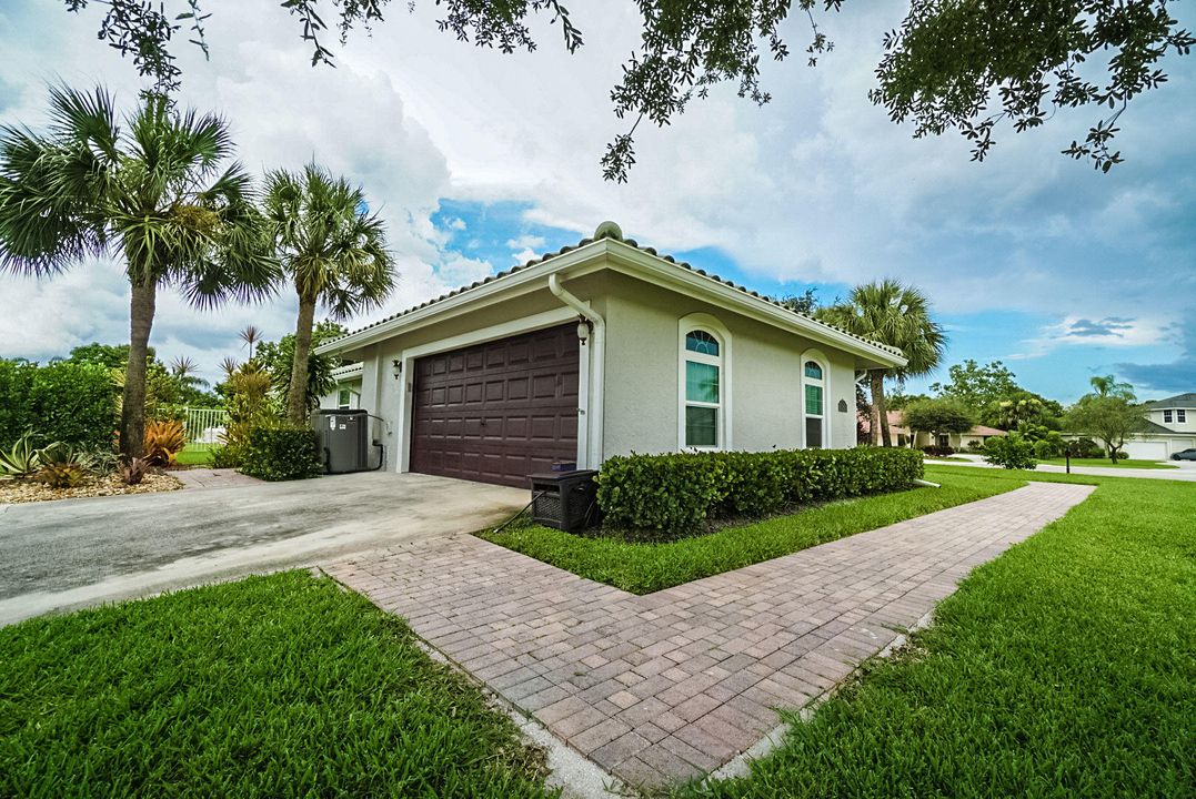 Active With Contract: $15,000 (5 beds, 3 baths, 2656 Square Feet)