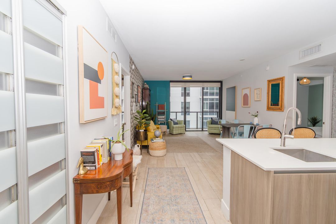 For Sale: $598,000 (2 beds, 2 baths, 980 Square Feet)