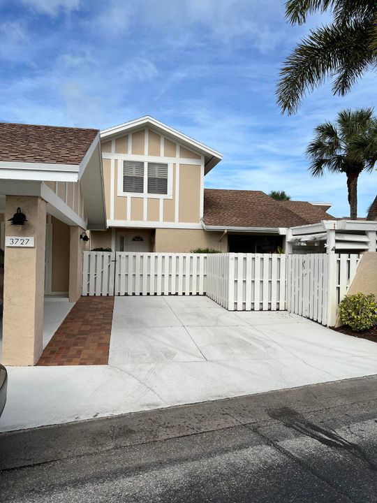 Recently Sold: $775,000 (4 beds, 2 baths, 1586 Square Feet)