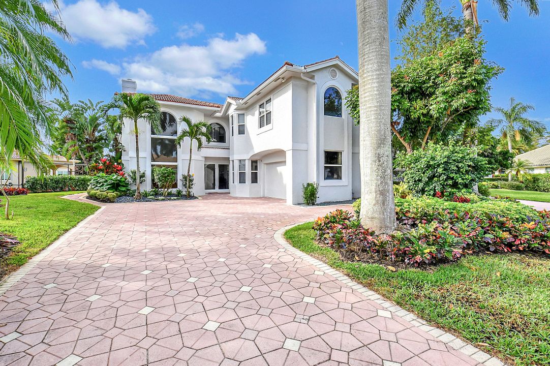 For Sale: $2,499,000 (5 beds, 4 baths, 4341 Square Feet)