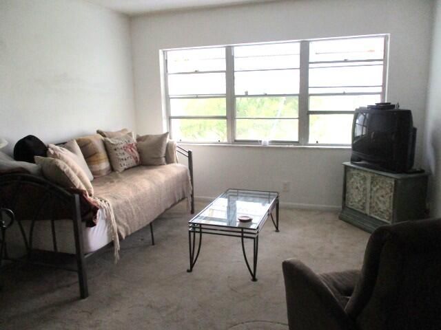 For Sale: $111,000 (1 beds, 1 baths, 680 Square Feet)